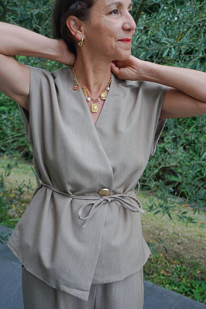 Ensemble costume taupe bouton doré