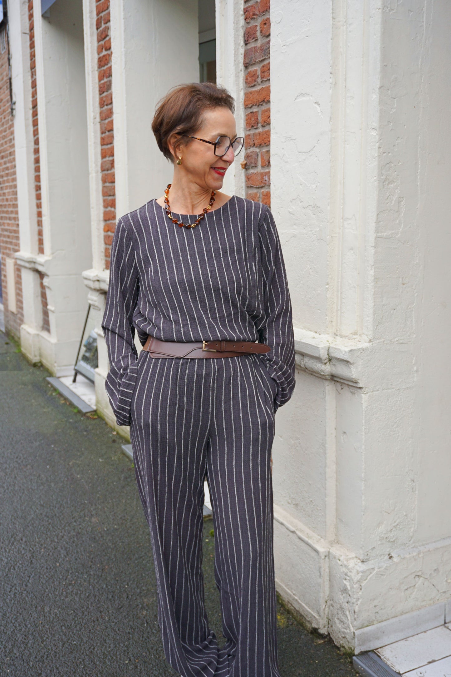 Ensemble gris bleu rayé top et pantalon