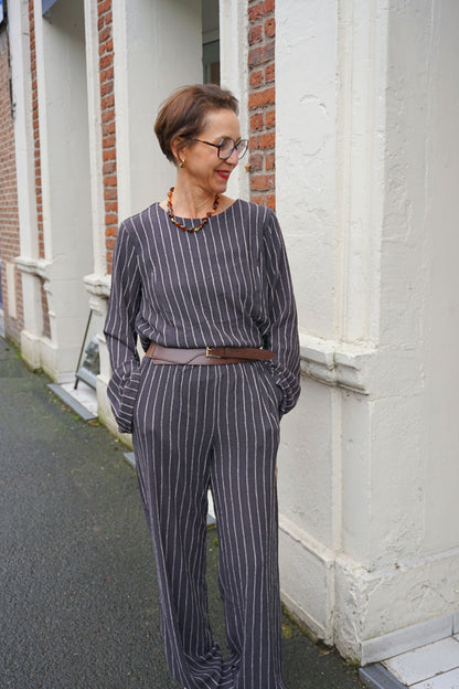 Ensemble gris bleu rayé top et pantalon