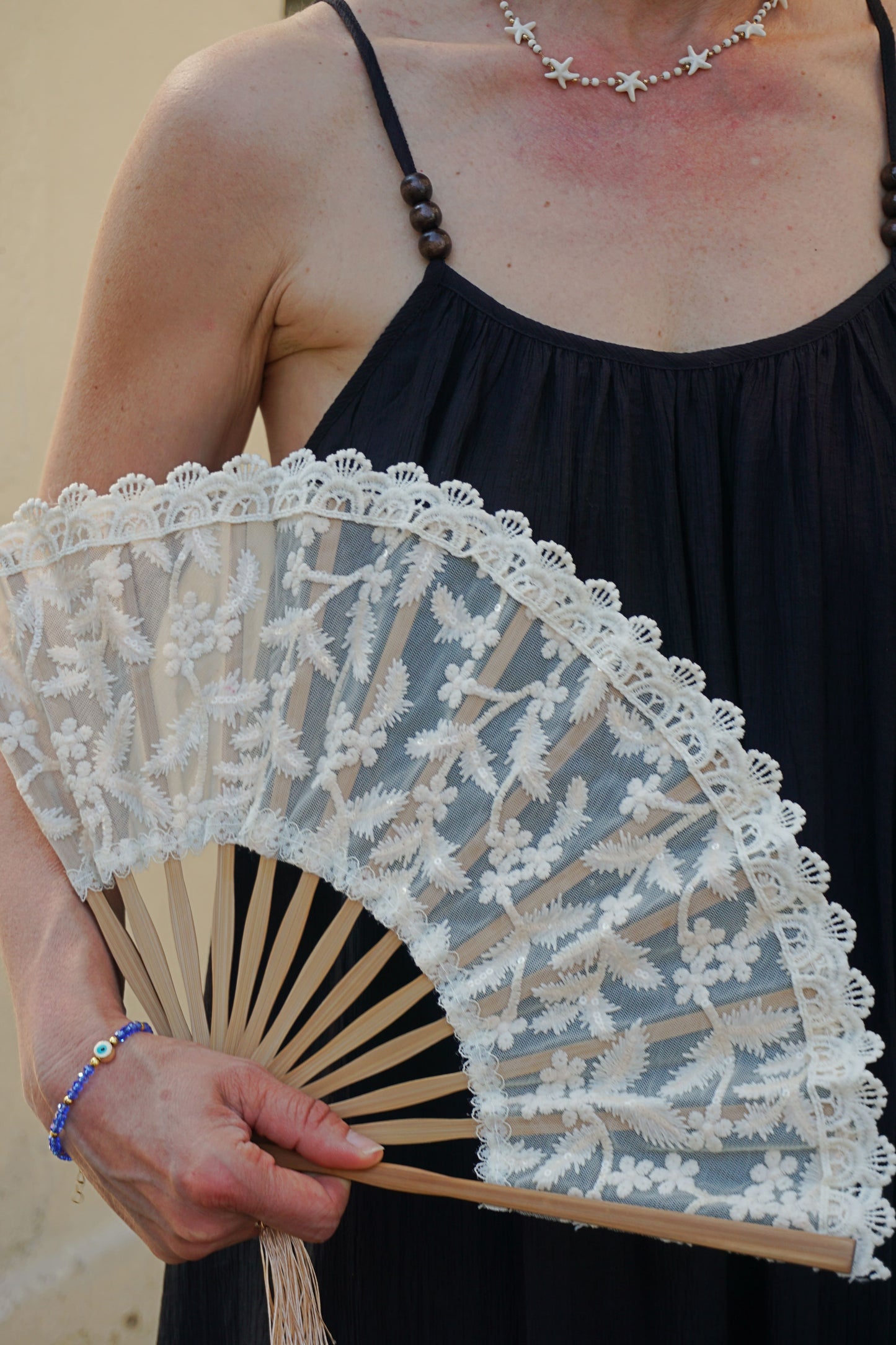 Éventail crème dentelle
