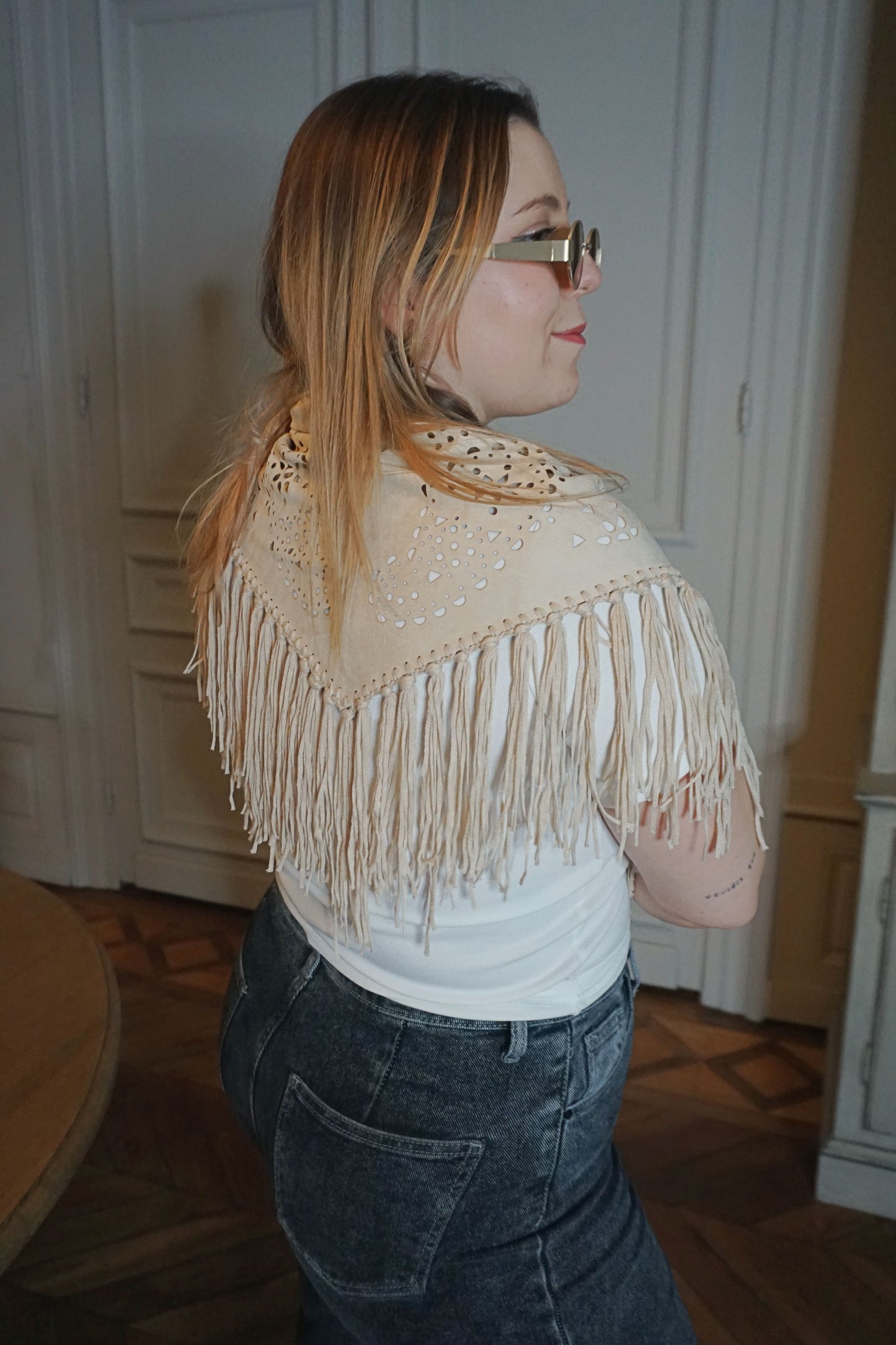 Foulard daim vegan beige à franges