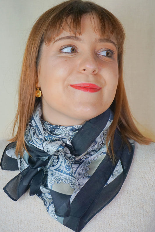 Grand foulard avec soie bleu motifs cachemire