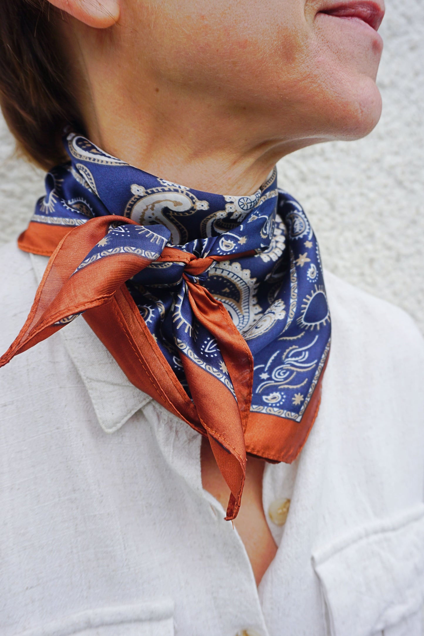 Foulard motif cachemire marron et marine