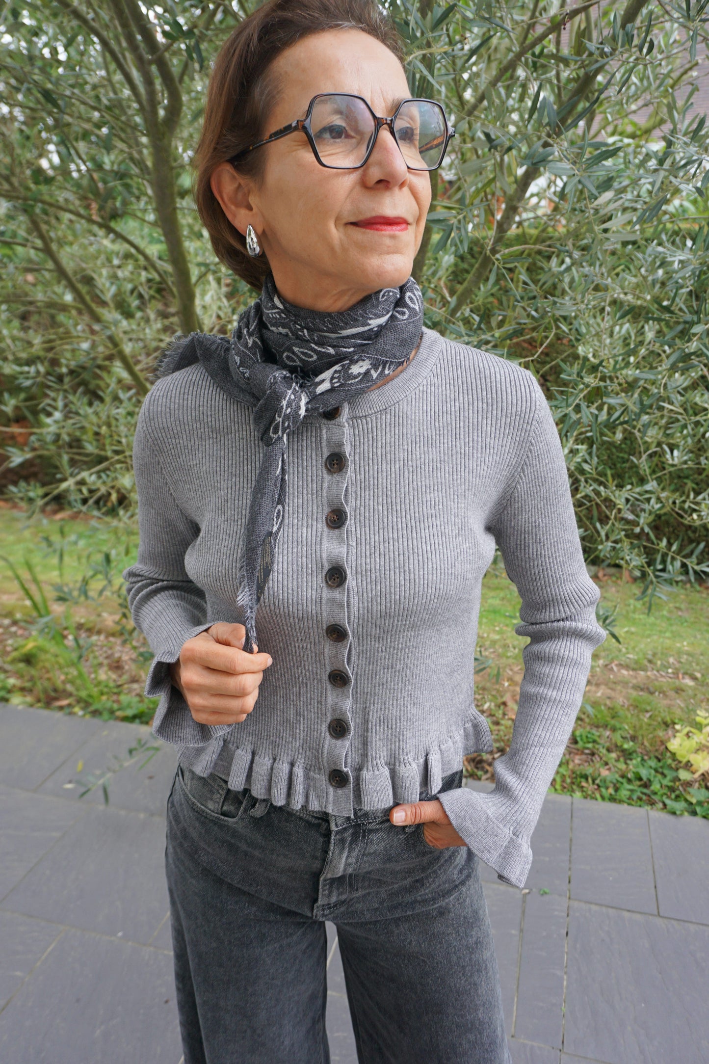Gilet gris volanté