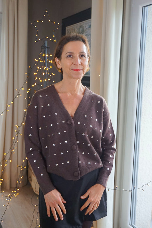 Gilet marron à clous argentés col V