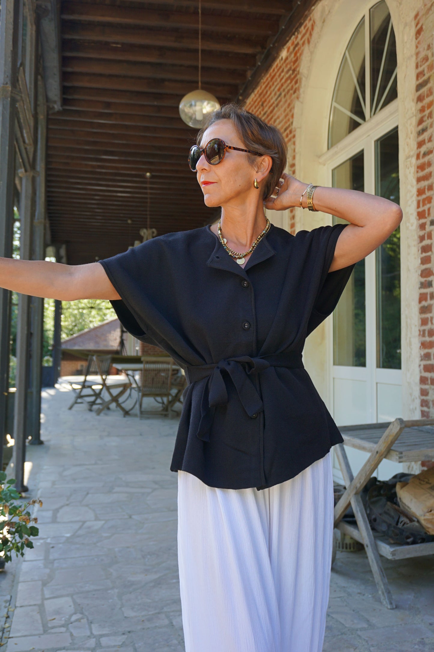 Gilet manches courtes noir avec ceinture