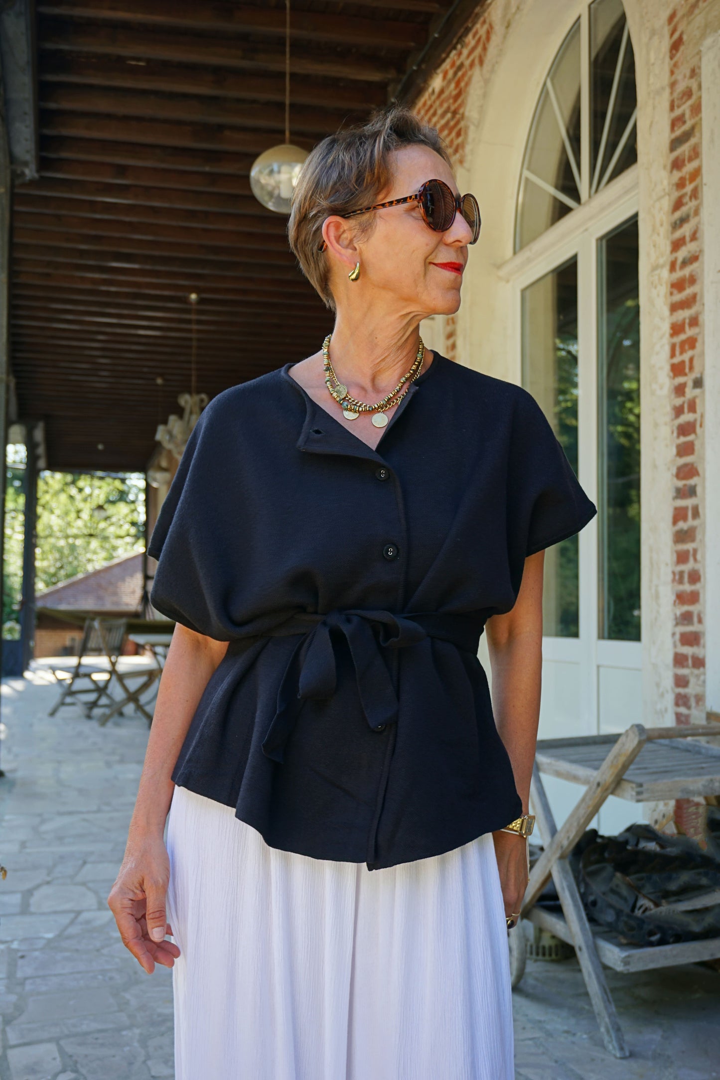 Gilet manches courtes noir avec ceinture