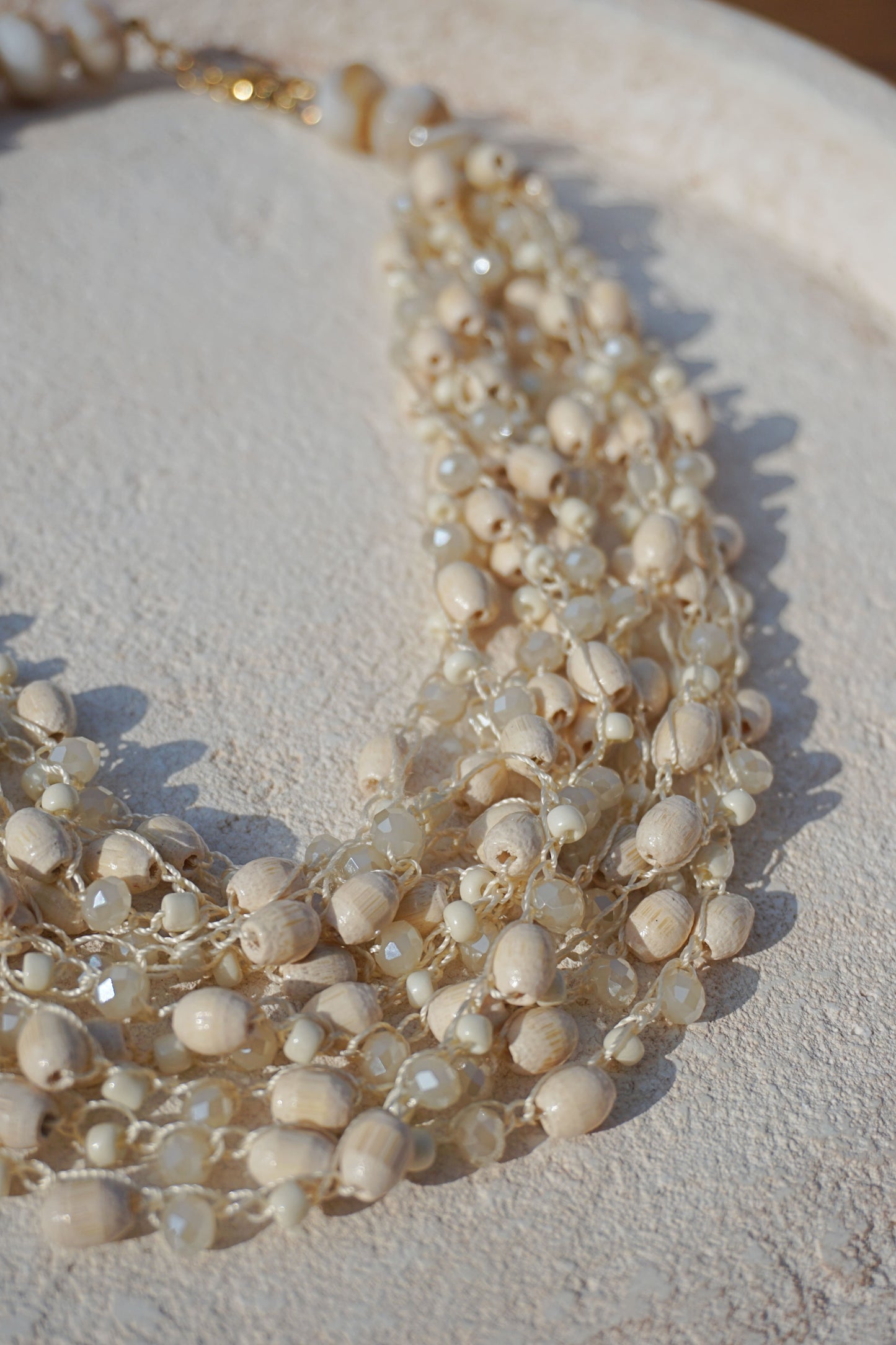 Gros collier perles crèmes multi rangs