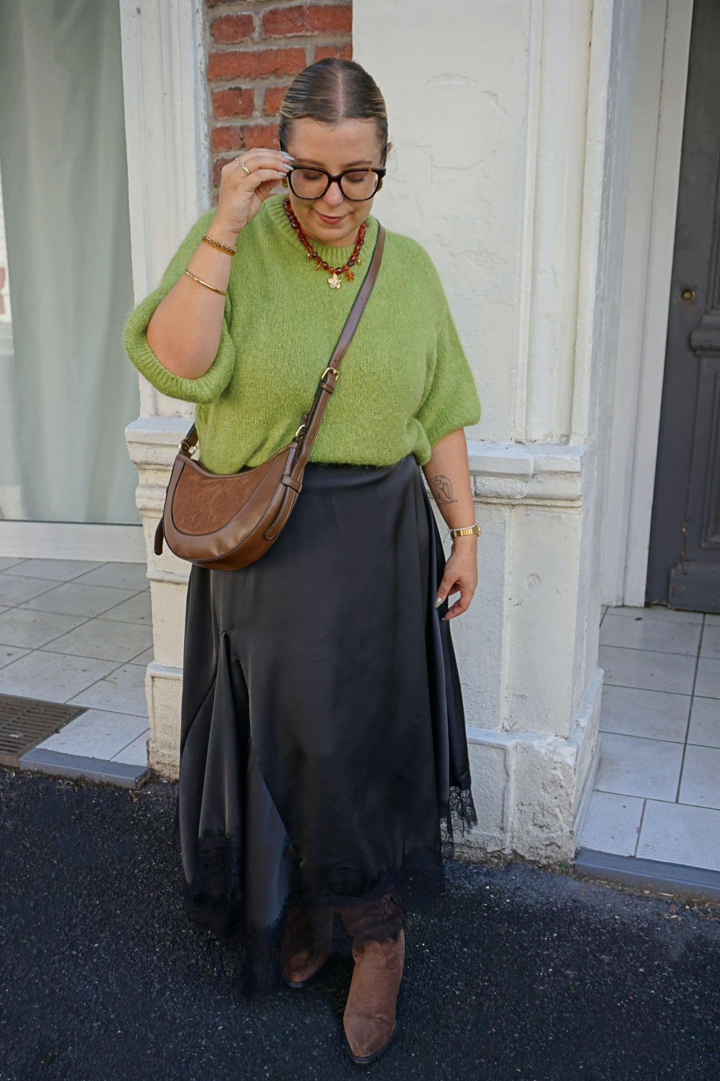 Jupe longue noir satinée et dentelle