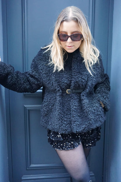 Manteau doux teddy noir et ceinture