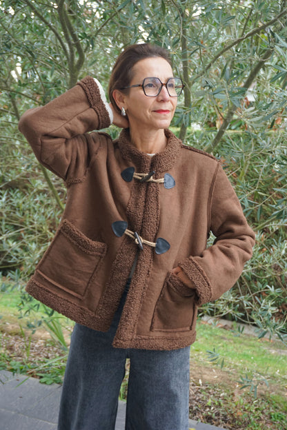 Manteau marron chocolat et attaches