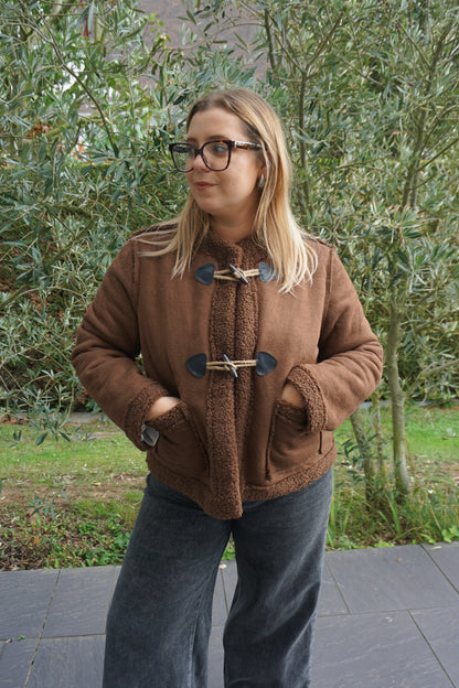 Manteau marron chocolat et attaches