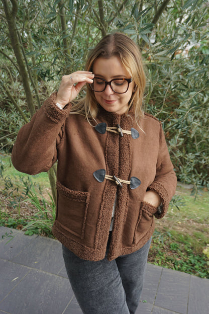 Manteau marron chocolat et attaches