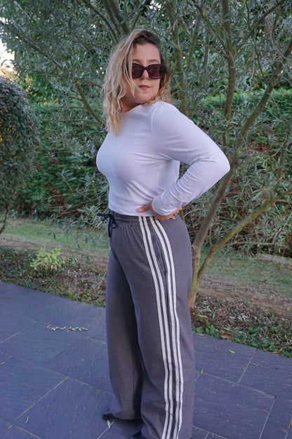 Pantalon style jogging à carreaux et bandes