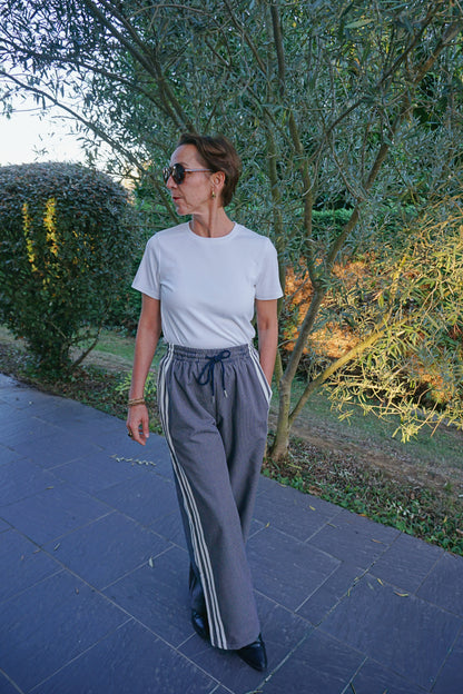 Pantalon style jogging à carreaux et bandes
