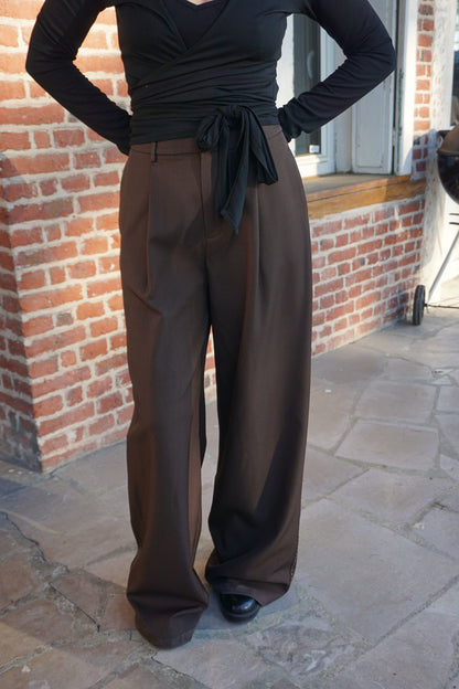 Pantalon wide leg marron et surpiqures