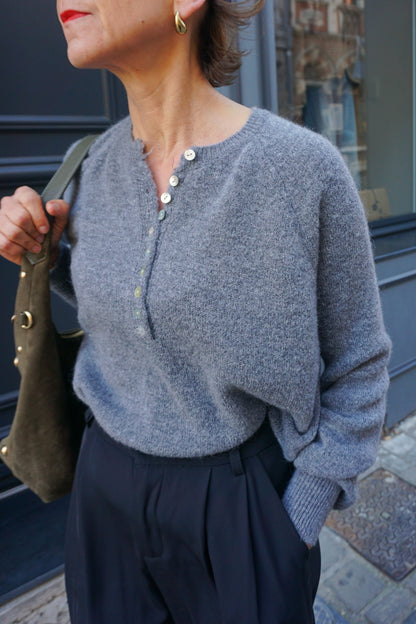 Pull alpaga gris à boutons