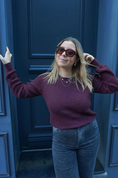 Pull bordeaux à nœuds
