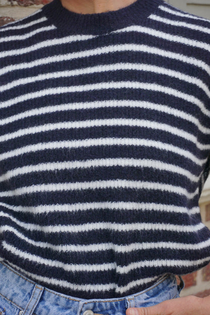 Pull sans manches rayé bleu marine