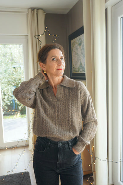 Pull tricot col V taupe foncé