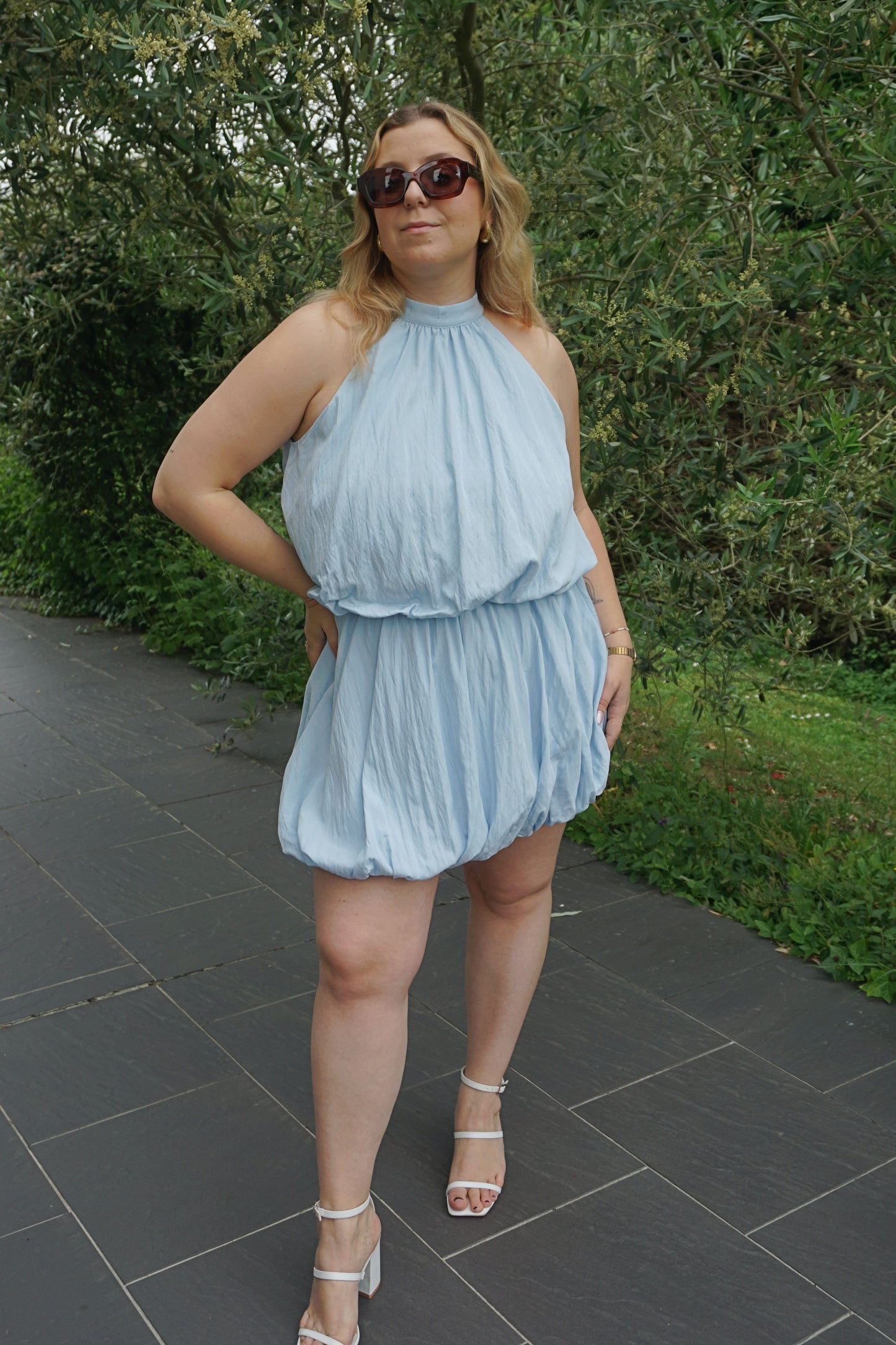 Robe bleue ciel bouffante col américain