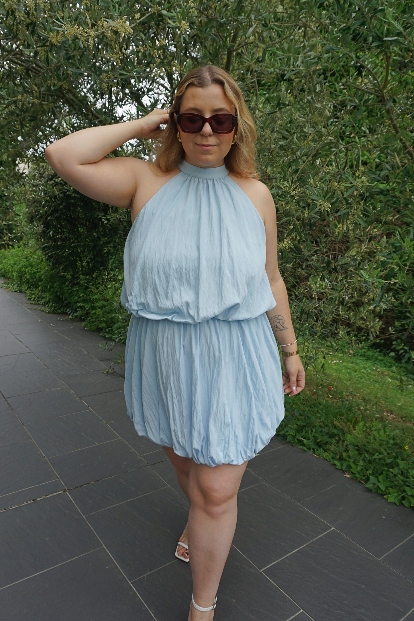 Robe bleue ciel bouffante col américain