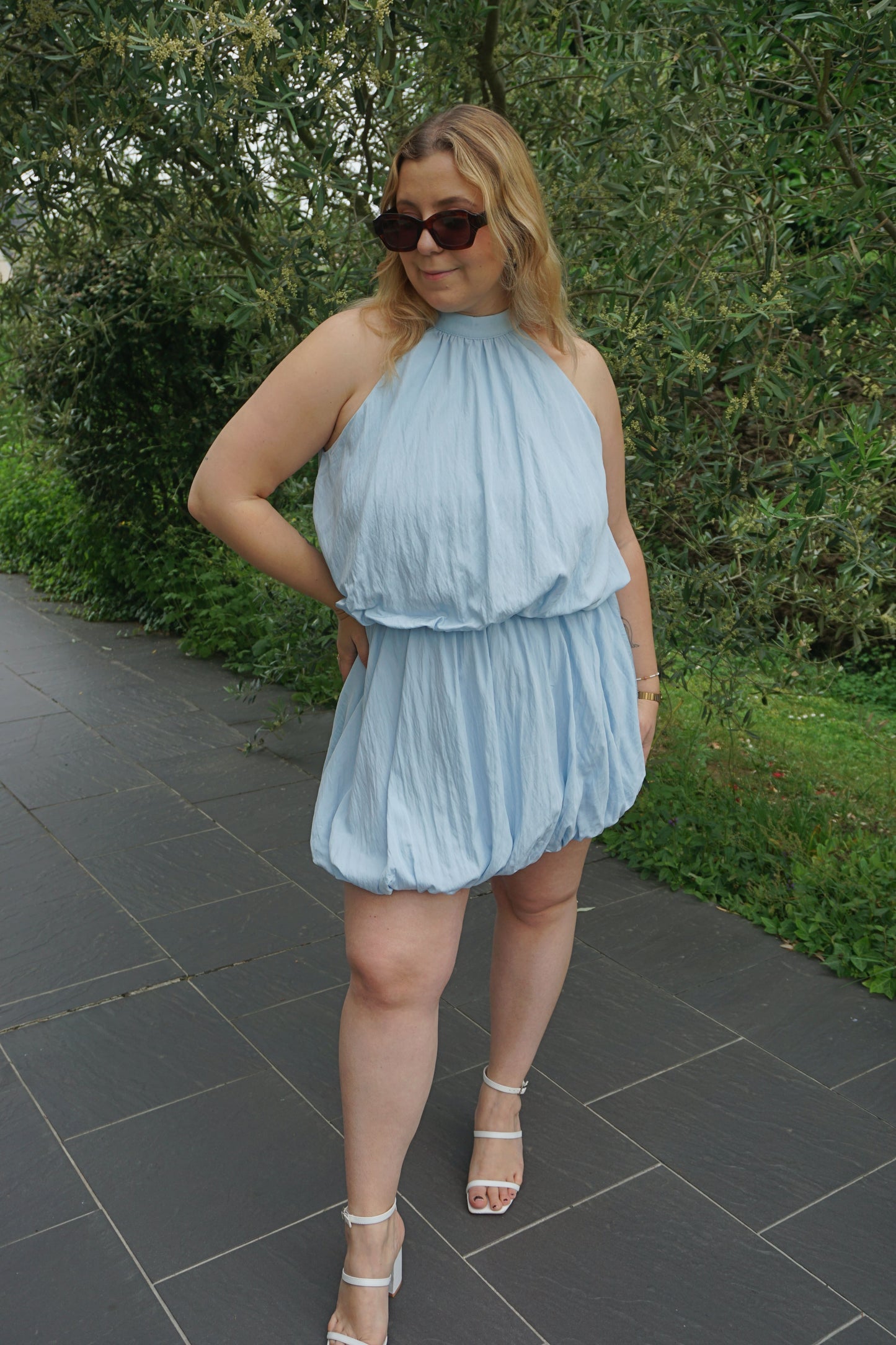 Robe bleue ciel bouffante col américain