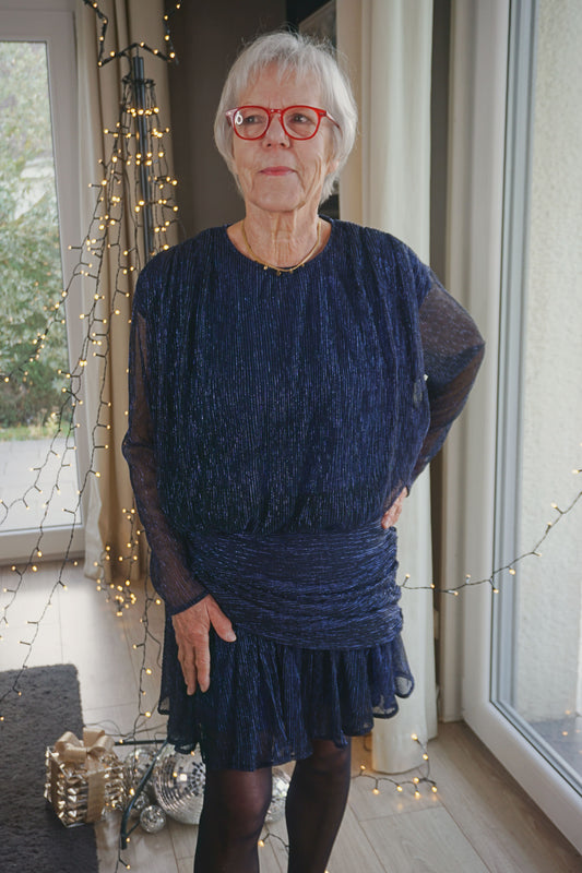 Robe drapée bleue à liseré paillettes