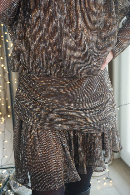Robe drapée dorée à liseré paillettes
