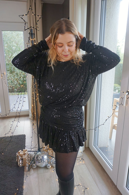 Robe drapée noire à sequins