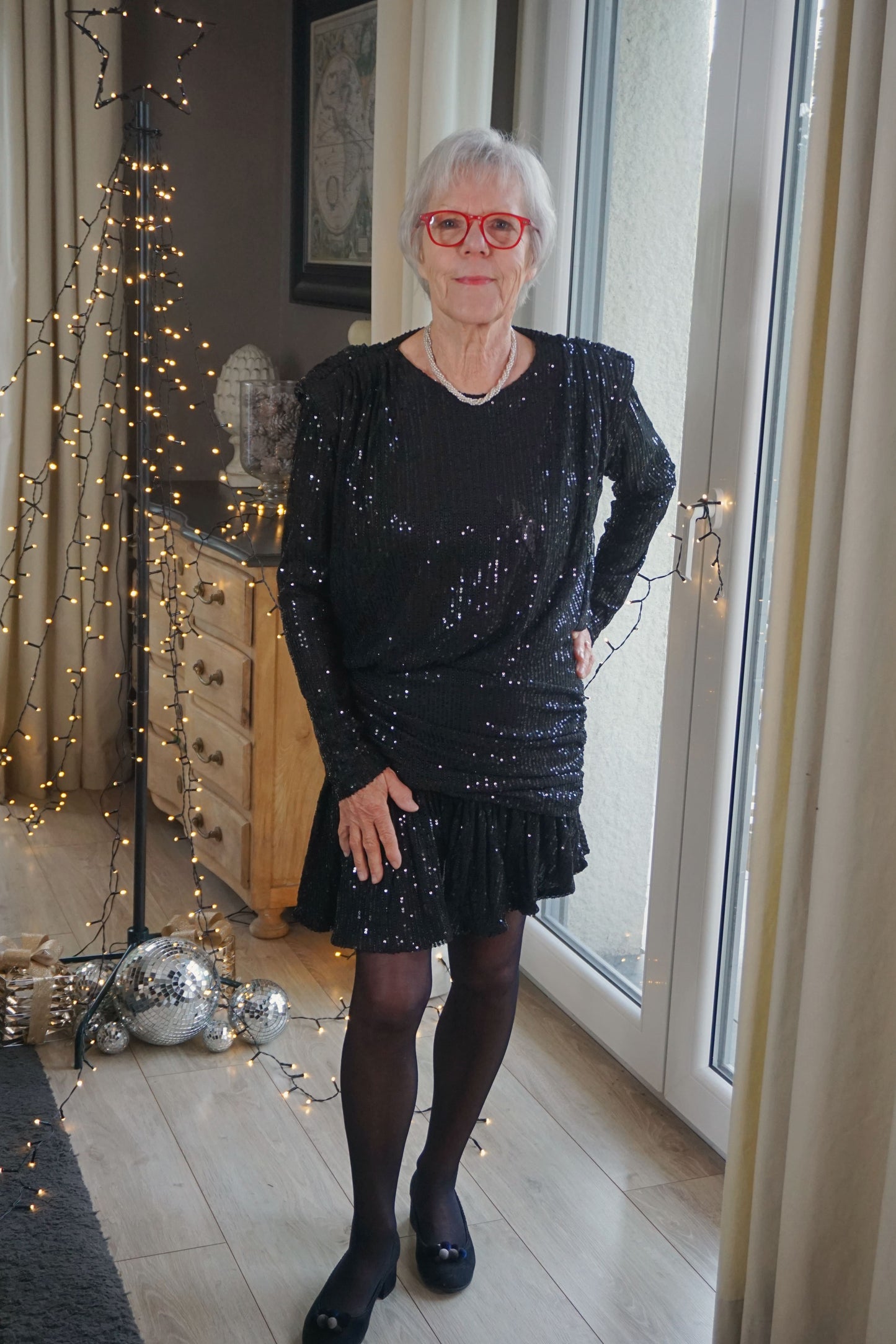 Robe drapée noire à sequins
