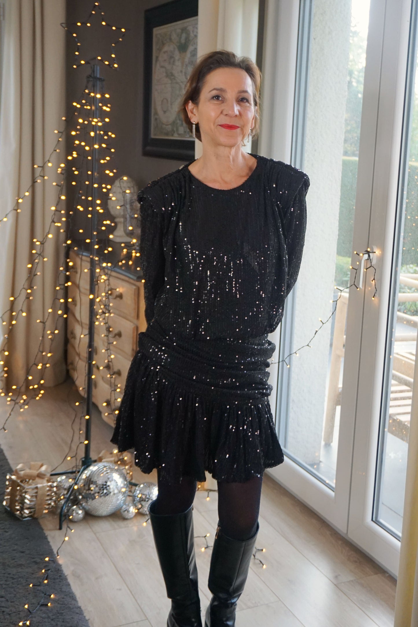 Robe drapée noire à sequins