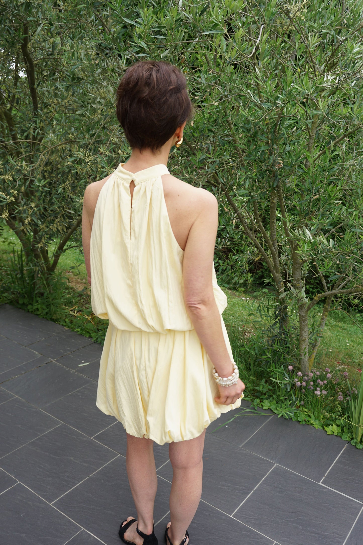Robe jaune bouffante col américain