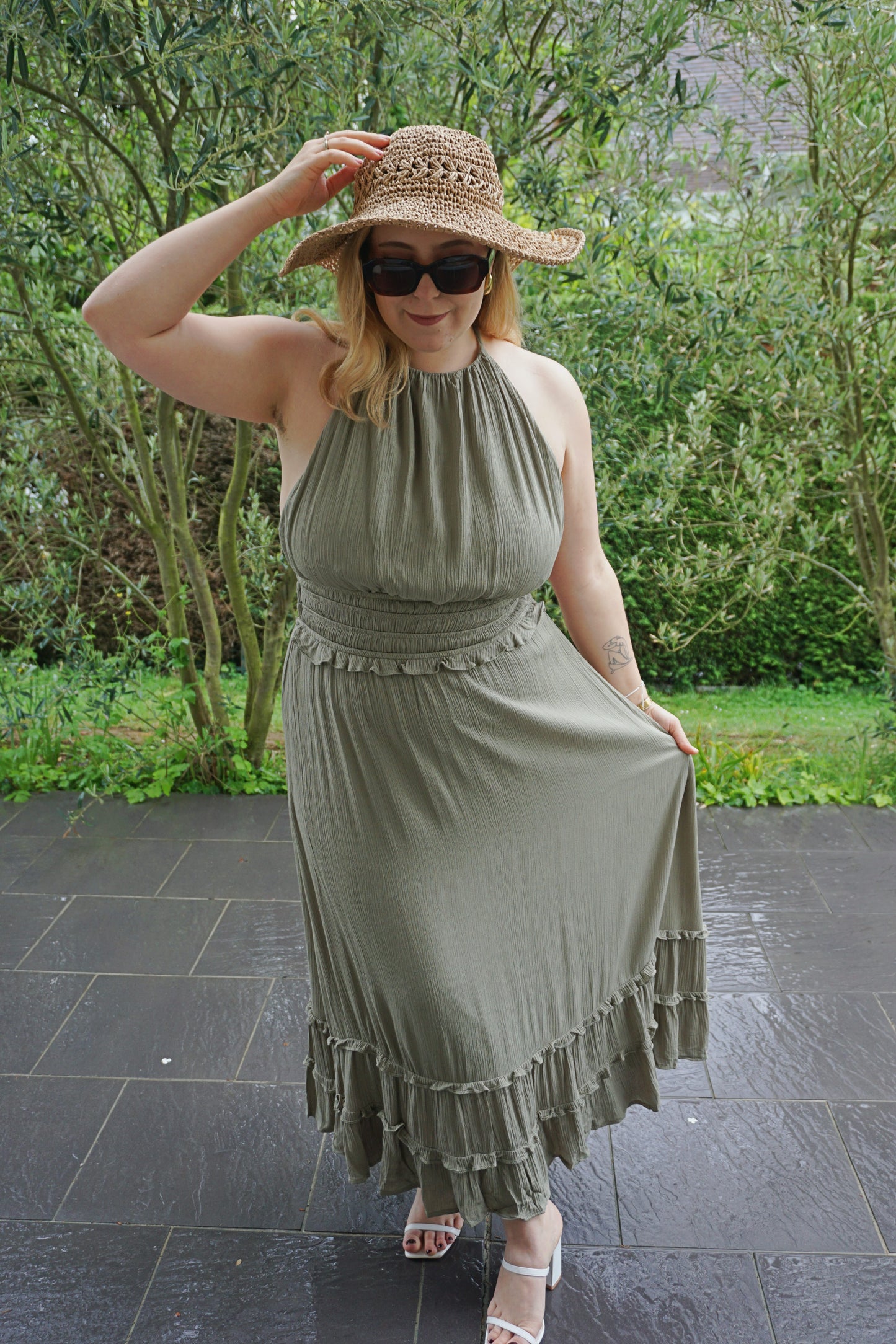 Robe longue kaki dos nu