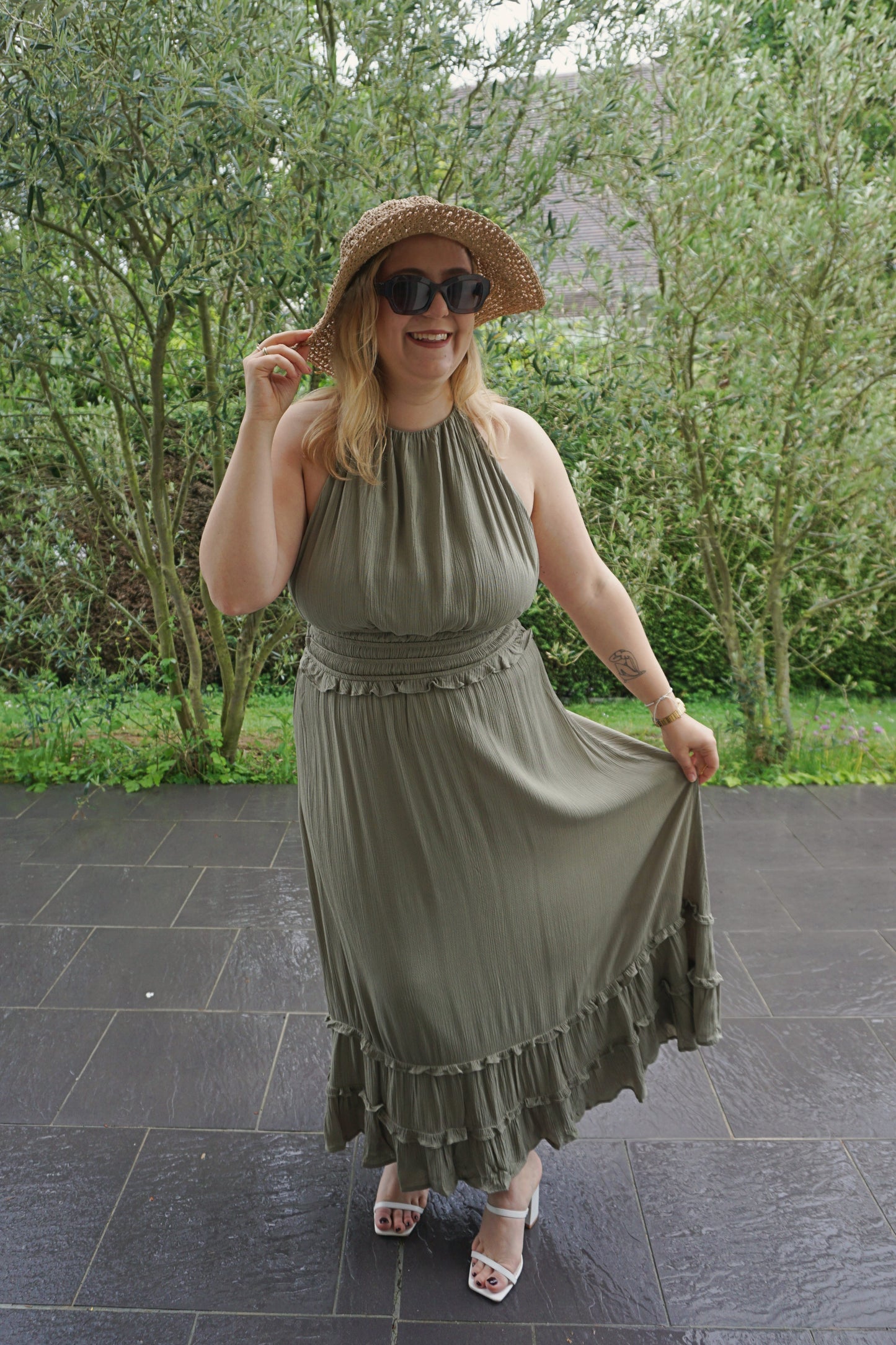 Robe longue kaki dos nu