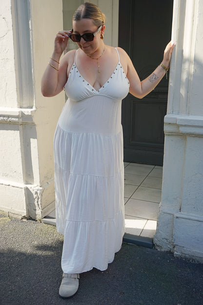 Robe longue blanche à clous