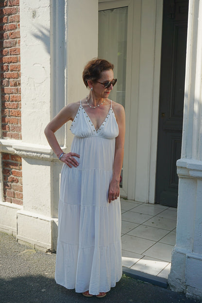 Robe longue blanche à clous