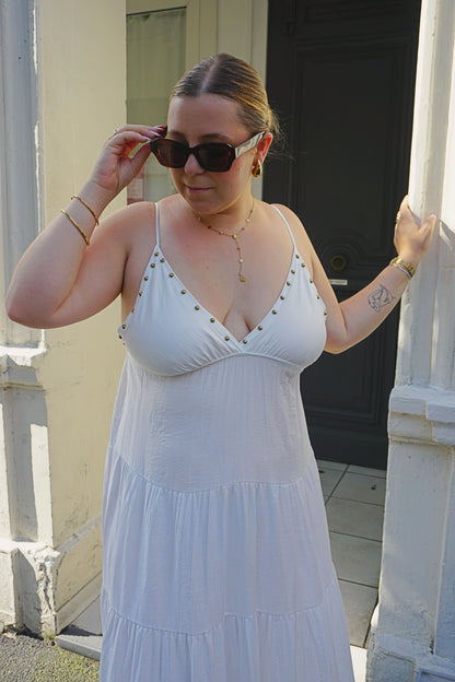 Robe longue blanche à clous