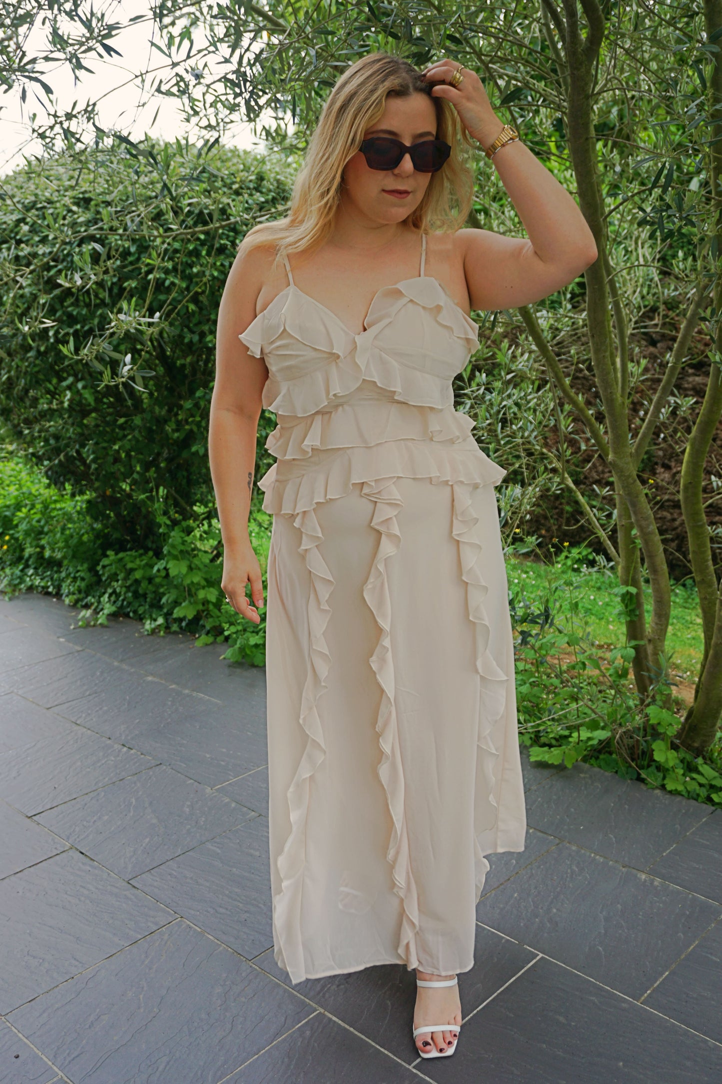 Robe longue crème à volants