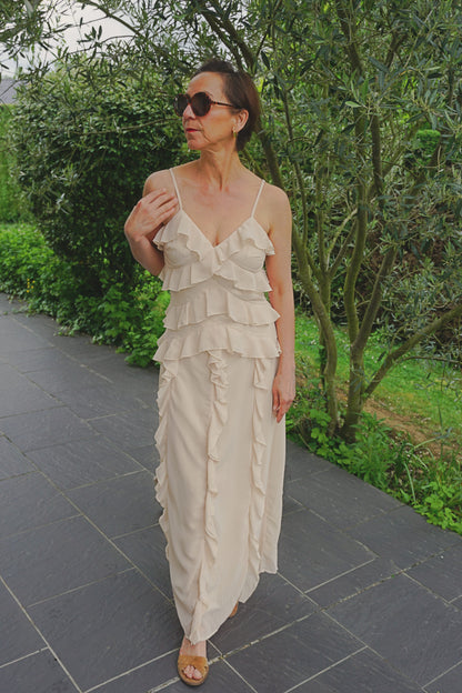 Robe longue crème à volants