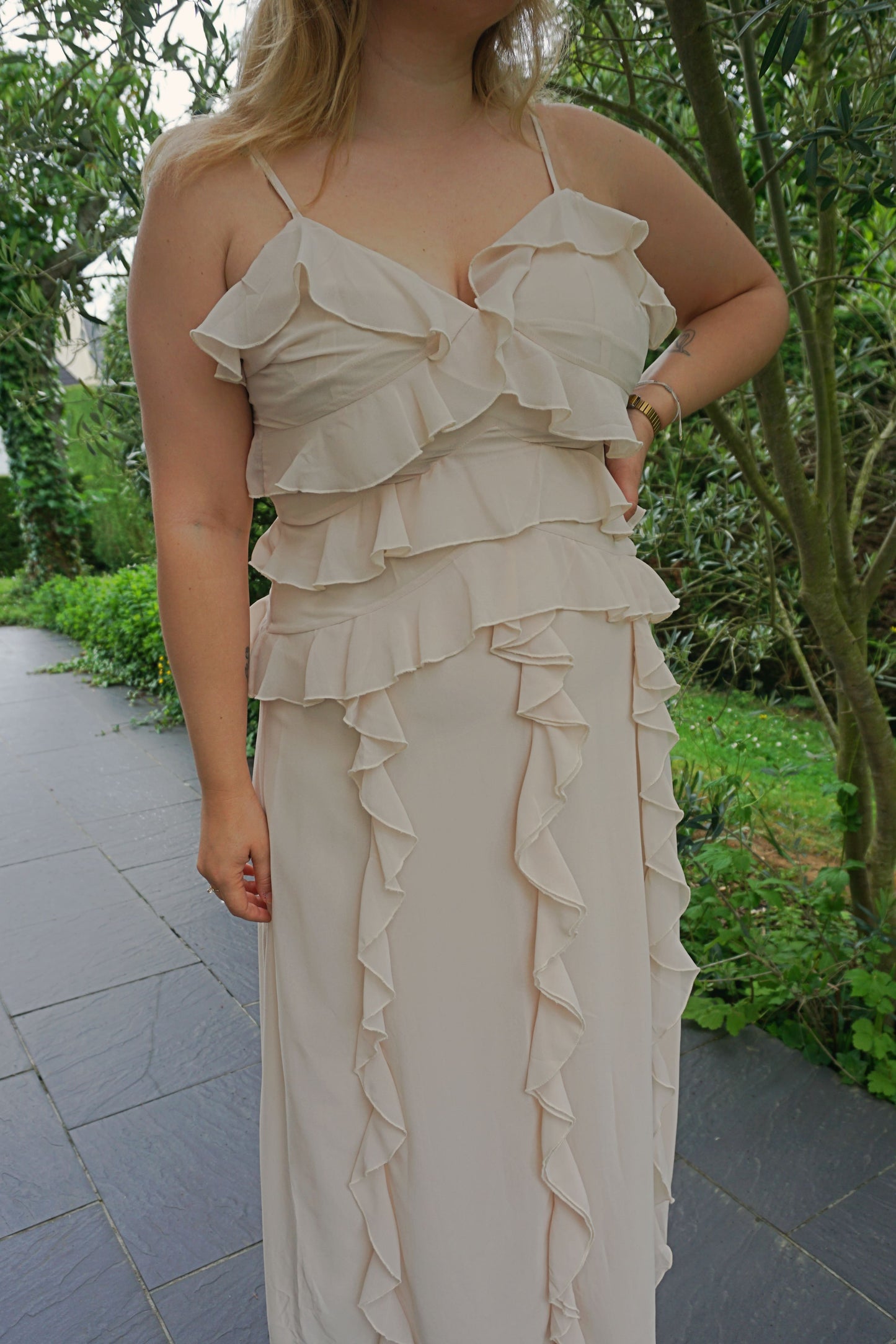 Robe longue crème à volants