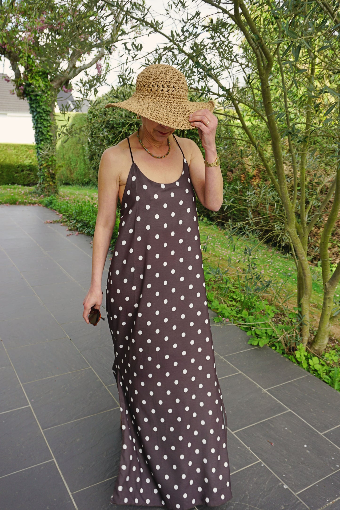 Robe longue marron à pois fines bretelles