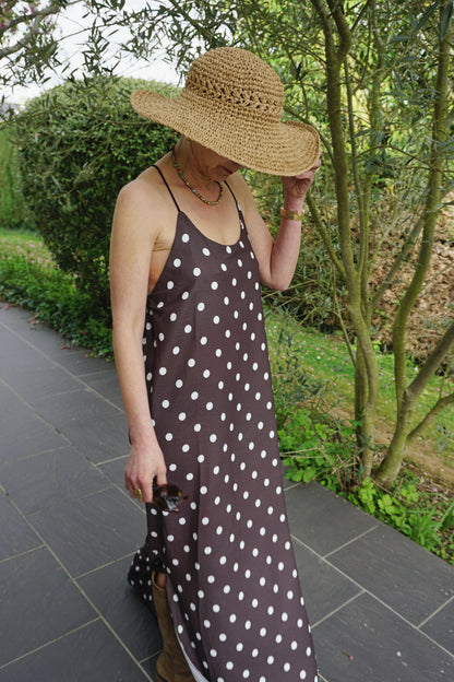 Robe longue marron à pois fines bretelles