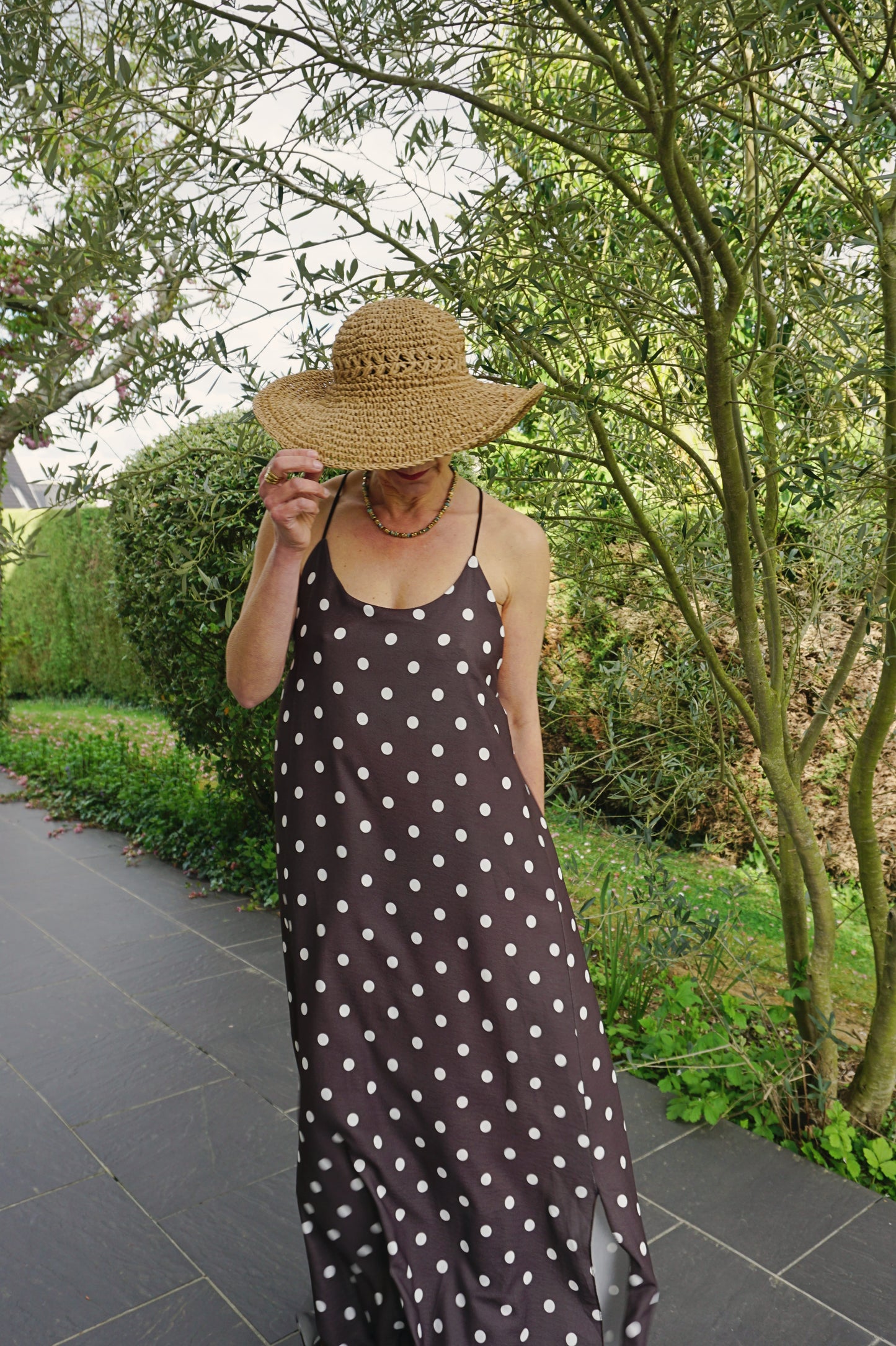 Robe longue marron à pois fines bretelles