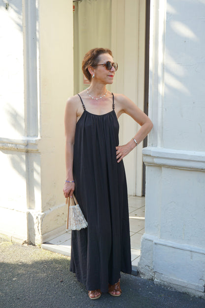 Robe longue noire bretelles perles