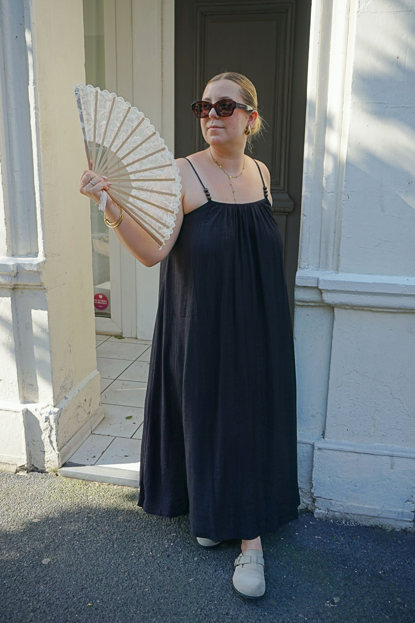 Robe longue noire bretelles perles