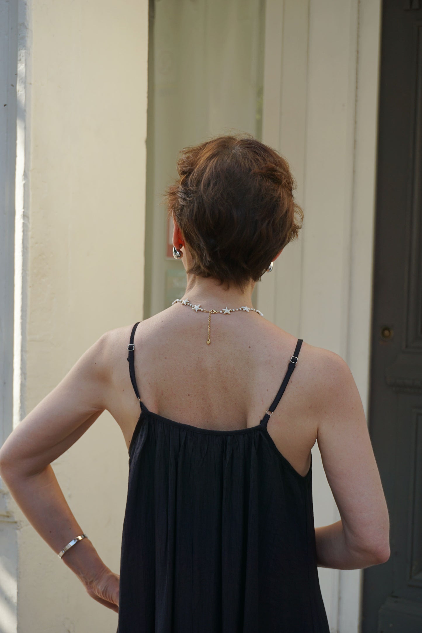 Robe longue noire bretelles perles