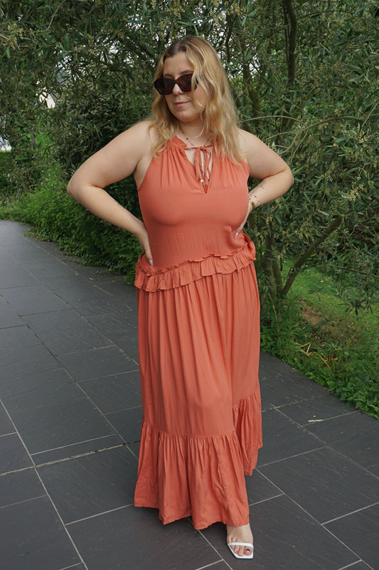 Robe longue terracotta et volants