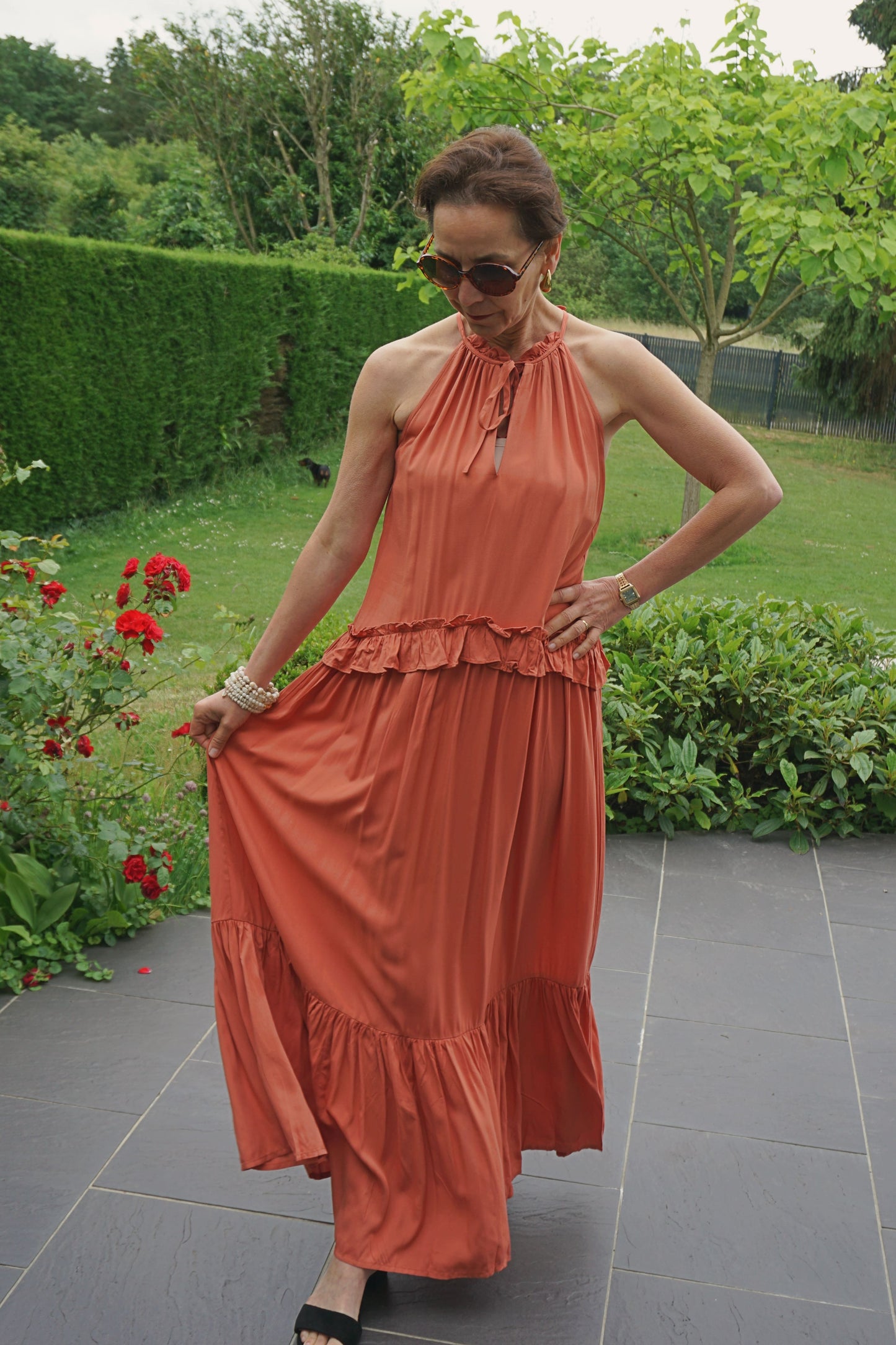 Robe longue terracotta et volants