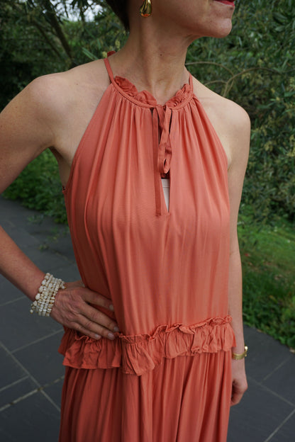 Robe longue terracotta et volants